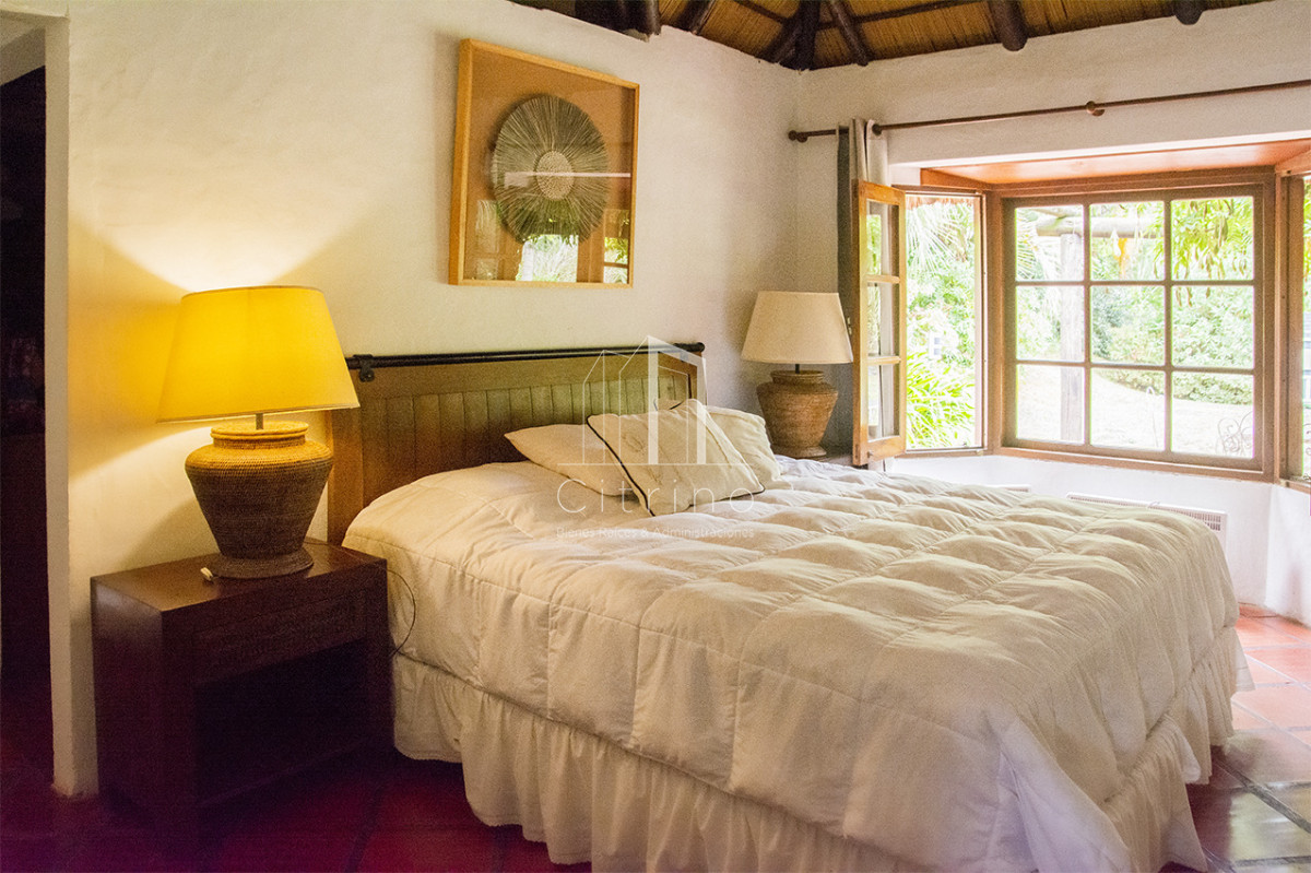 Casa ID.2426 - En venta casa de 1 dormitorio con dependencia en Cantegril