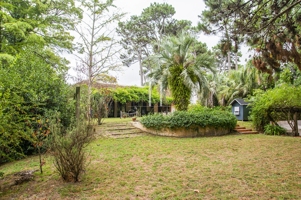 Casa ID.2426 - En venta casa de 1 dormitorio con dependencia en Cantegril