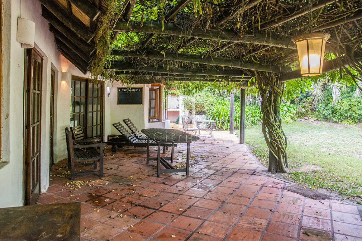 Casa ID.2426 - En venta casa de 1 dormitorio con dependencia en Cantegril