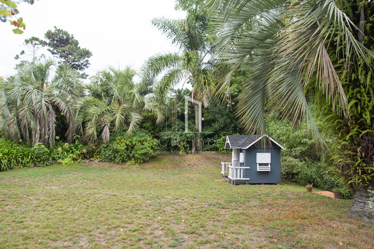 Casa ID.2426 - En venta casa de 1 dormitorio con dependencia en Cantegril