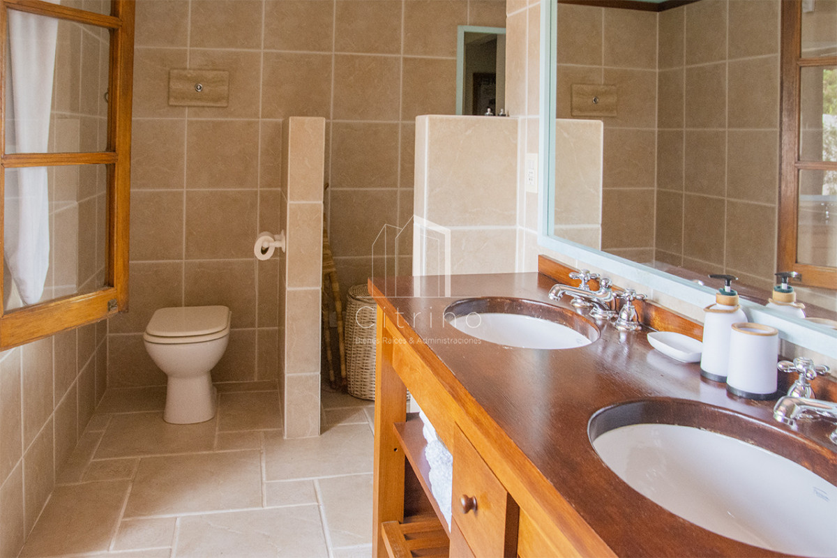 Casa ID.2426 - En venta casa de 1 dormitorio con dependencia en Cantegril