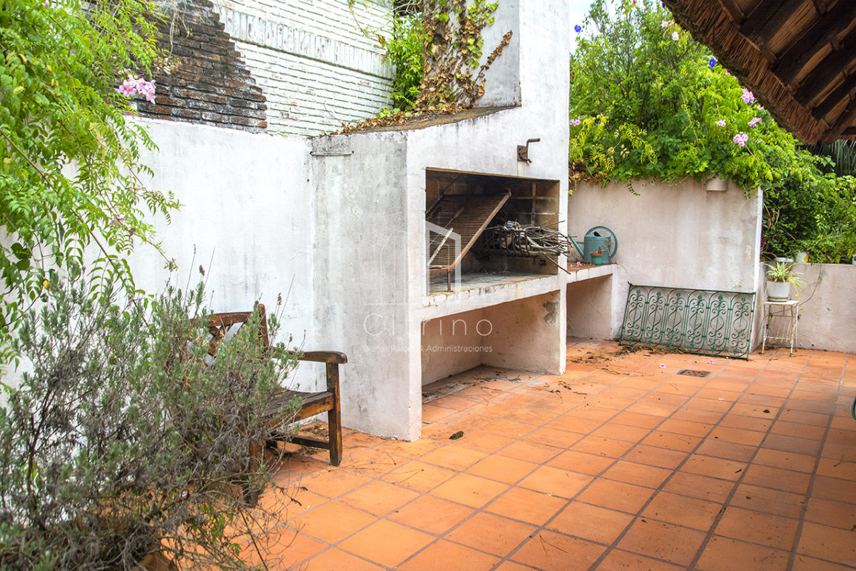 Casa ID.2426 - En venta casa de 1 dormitorio con dependencia en Cantegril