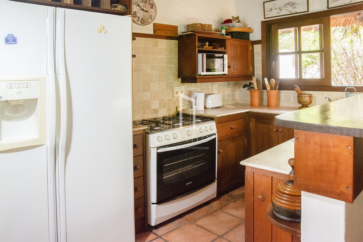 Casa ID.2426 - En venta casa de 1 dormitorio con dependencia en Cantegril