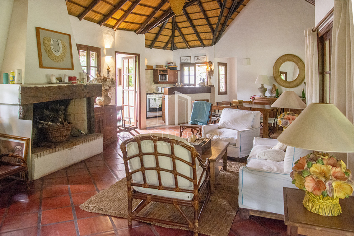 Casa ID.2426 - En venta casa de 1 dormitorio con dependencia en Cantegril