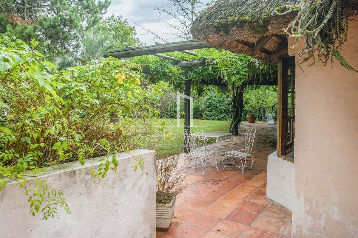 Casa ID.2426 - En venta casa de 1 dormitorio con dependencia en Cantegril
