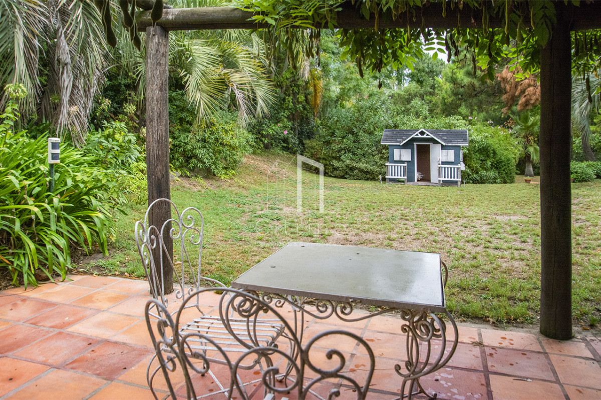 Casa ID.2426 - En venta casa de 1 dormitorio con dependencia en Cantegril