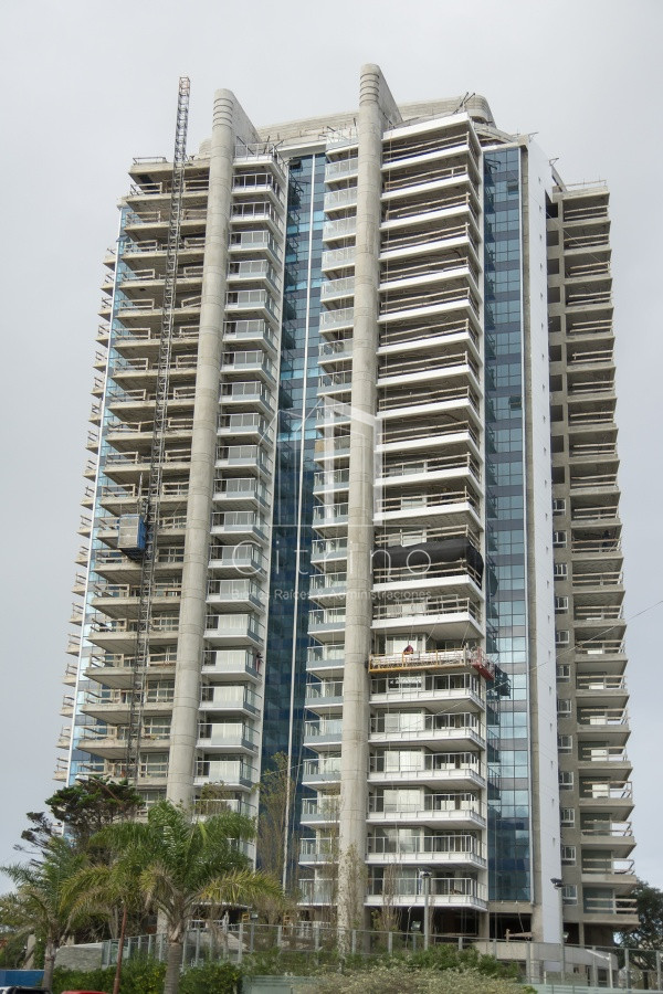 Apartamento ID.2695 - Vende apto de 2 dormitorios en Miami Boulevard ! Punta del este