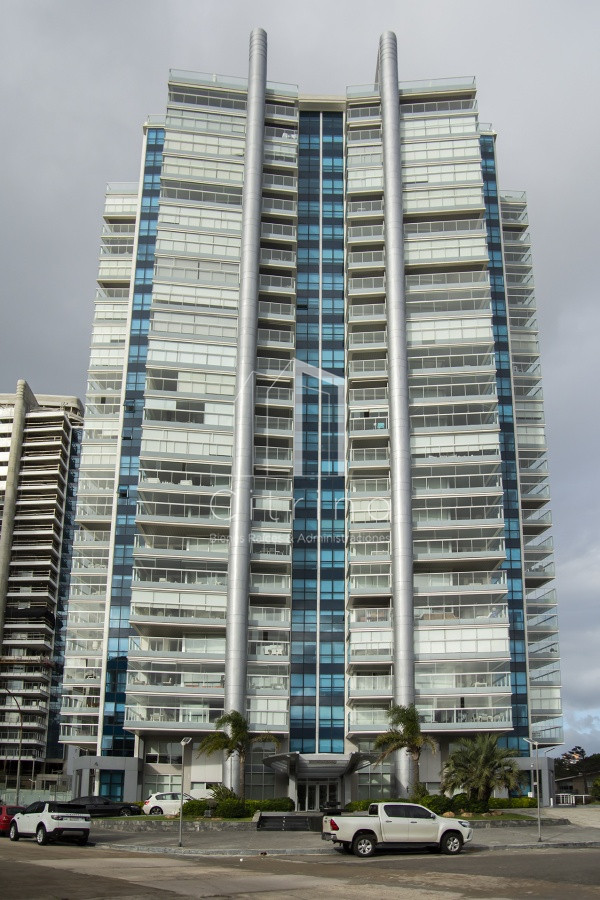 Apartamento ID.2695 - Vende apto de 2 dormitorios en Miami Boulevard ! Punta del este