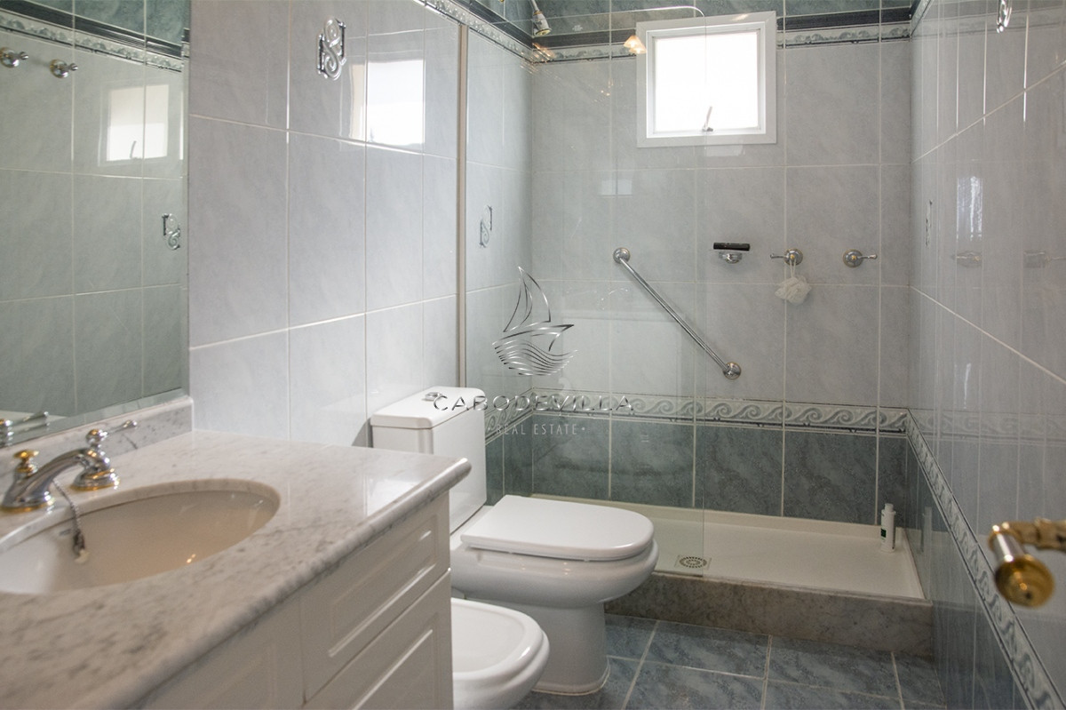 Apartamento ID.389 - Departamento de 3 dormitorios en venta frente a Playa Mansa, Coral Tower