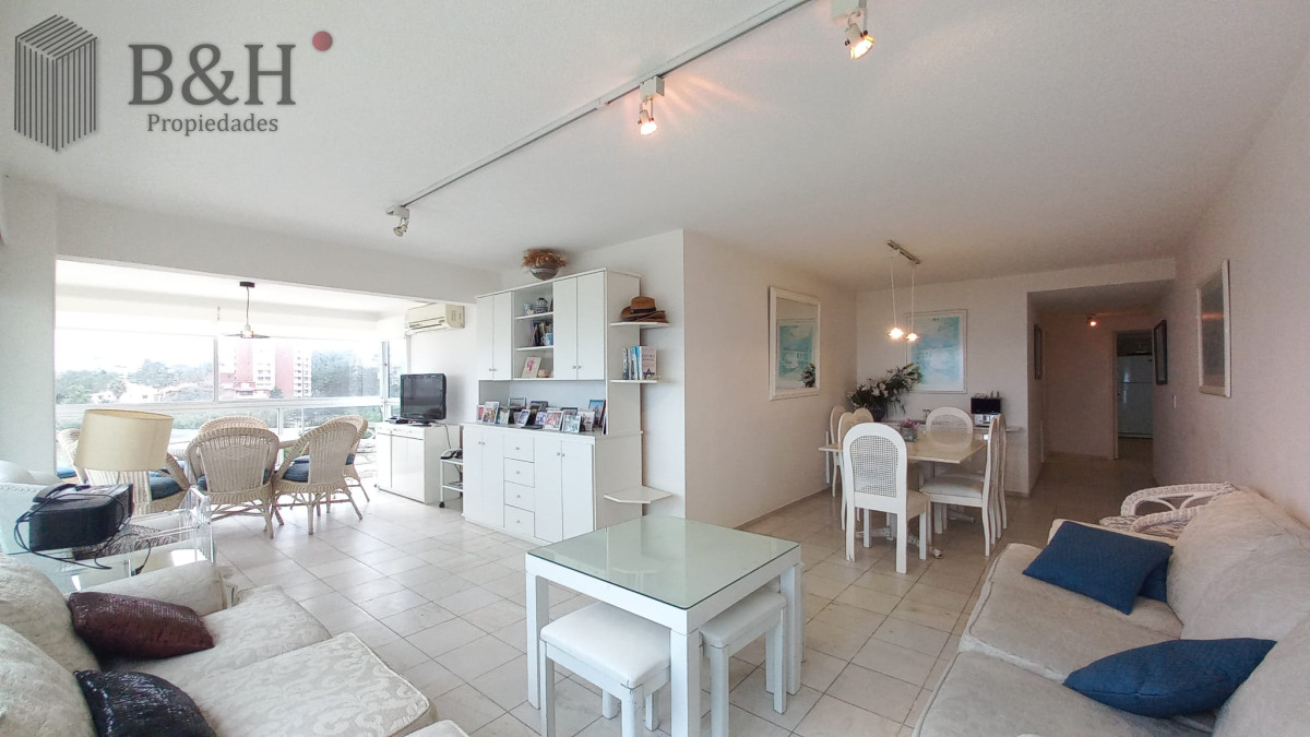Apartamento ID.5101 - Departamento de 3 dormitorios + dependencia en venta, Playa Mansa. Torre Jefferson,.