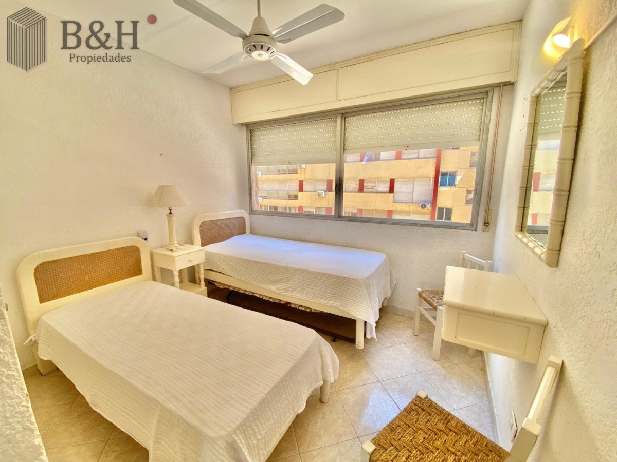 Apartamento ID.6524 - Apartamento de 2 dormitorio y medio en Primera lineal de Playa brava , Punta del este 
