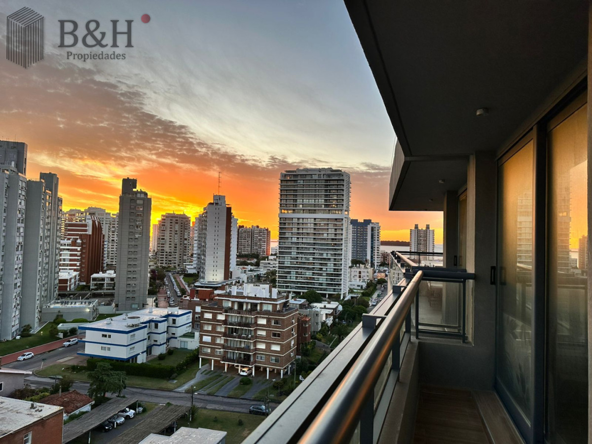 Apartamento ID.7981 - En venta apartamento de  2 dormitorios con hermosa vista parcial al mar en Brava, Punta del Este