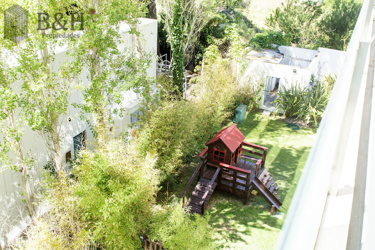 Apartamento ID.6845 - Apartamento en Venta de 2 dormitorios en Punta del Este Sobre Roosevelt