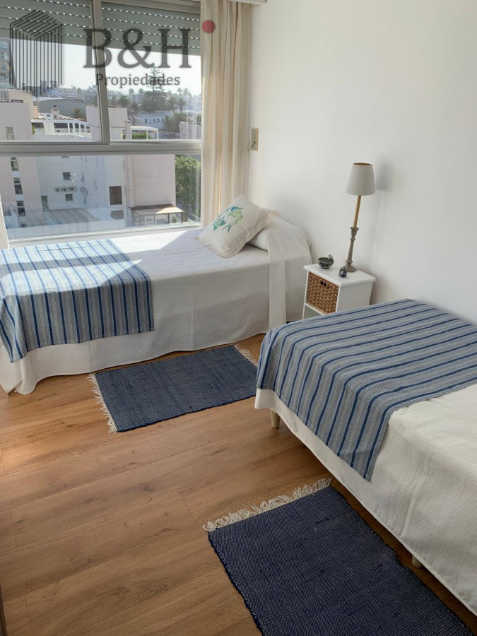 Apartamento ID.5540 - Apartamento de 3 dormitorios en Peninsula, Punta del Este con vista al mar