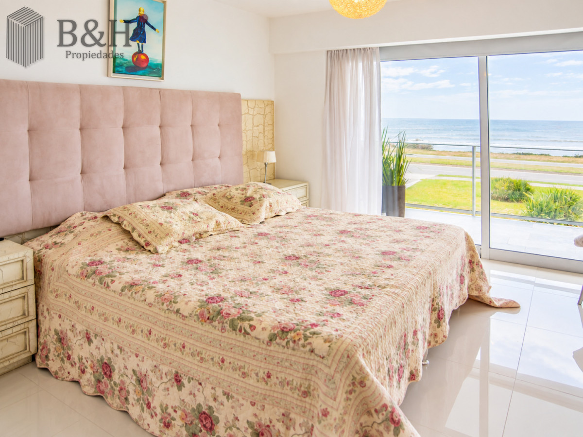 Apartamento ID.7841 - En alquiler Departamento frente al mar en Playa Mansa de 3 dormitorios Punta del Este