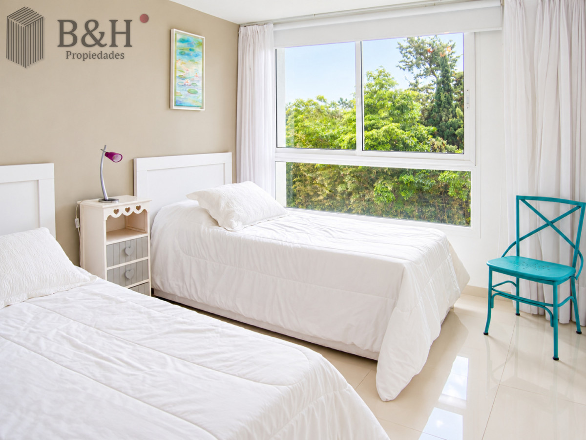 Apartamento ID.7841 - En alquiler Departamento frente al mar en Playa Mansa de 3 dormitorios Punta del Este