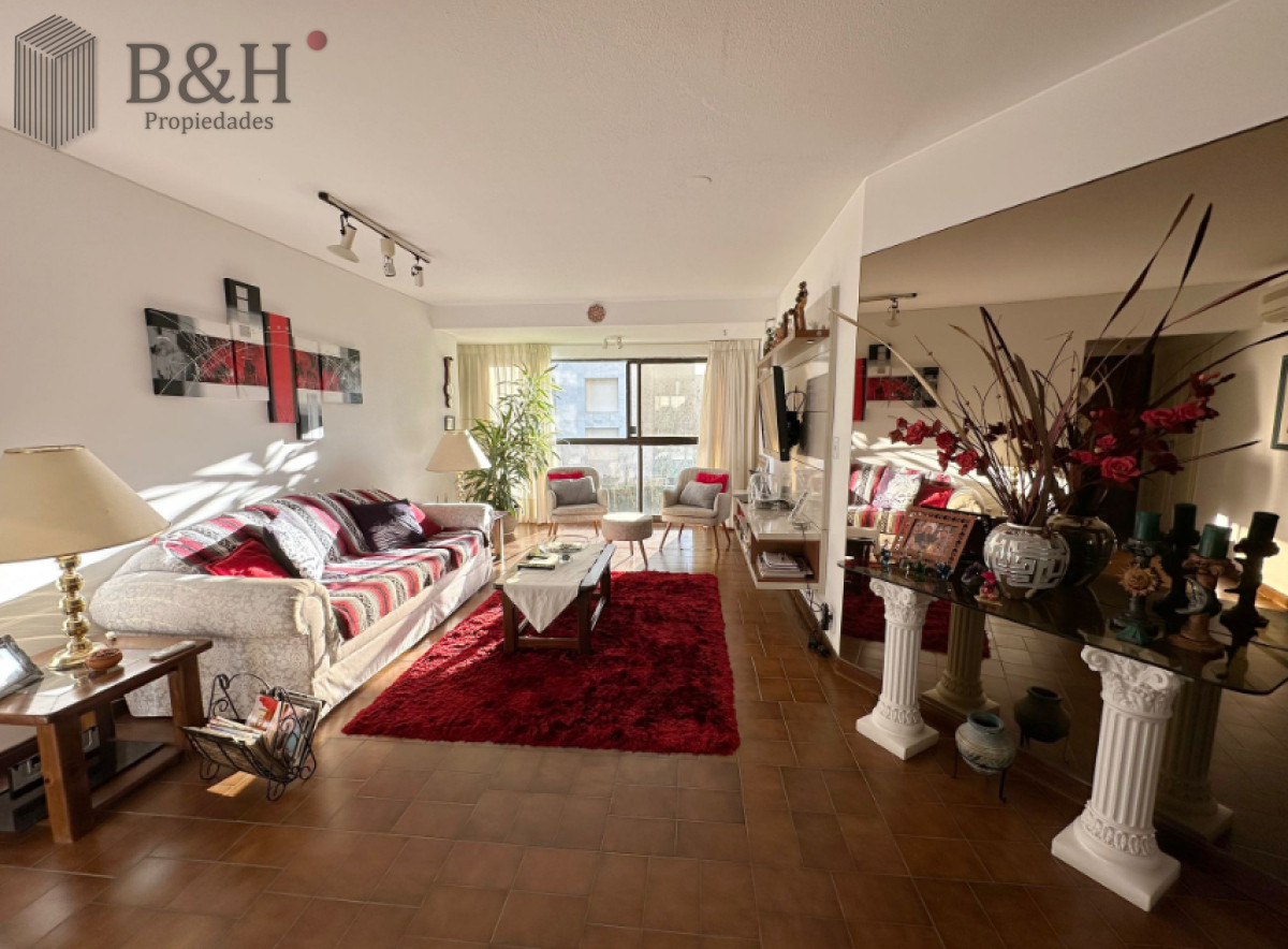 Vende Apartamento frente al mar en Brava, Punta del Este de 2 dormitorios. - BYH6686A