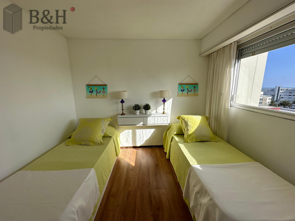 Apartamento ID.5540 - Apartamento de 3 dormitorios en Peninsula, Punta del Este con vista al mar