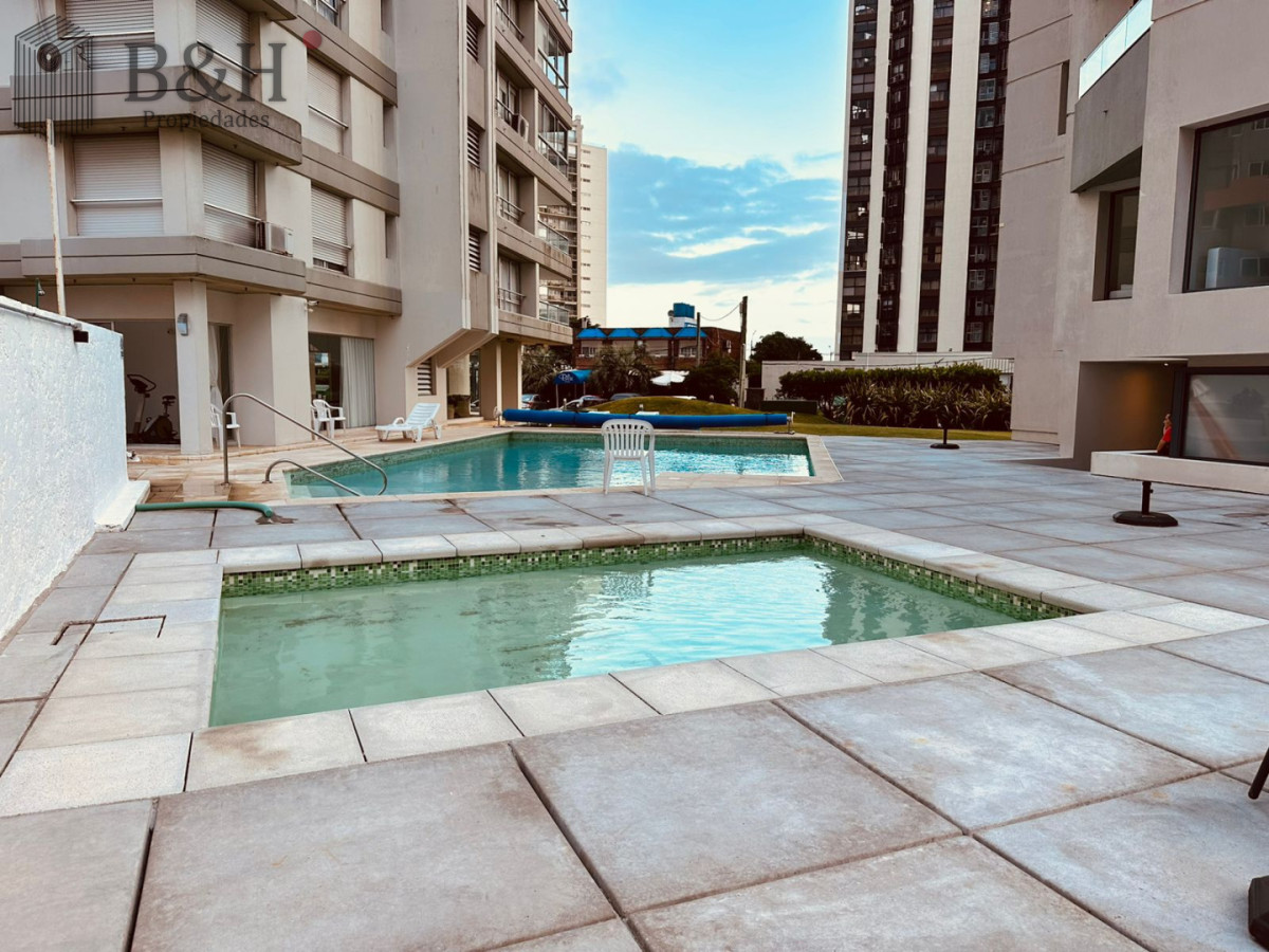 Apartamento ID.7981 - En venta apartamento de  2 dormitorios con hermosa vista parcial al mar en Brava, Punta del Este