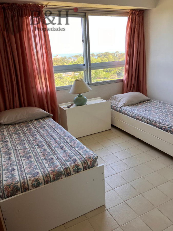 Apartamento ID.6348 - Vende hermoso depto de 3 dormitorios con vista, Punta del Este