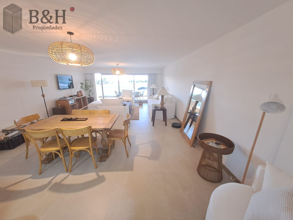 Apartamento ID.5610 - Departamento de 2 dormitorios en venta, Playa Brava, Punta del Este. Silente