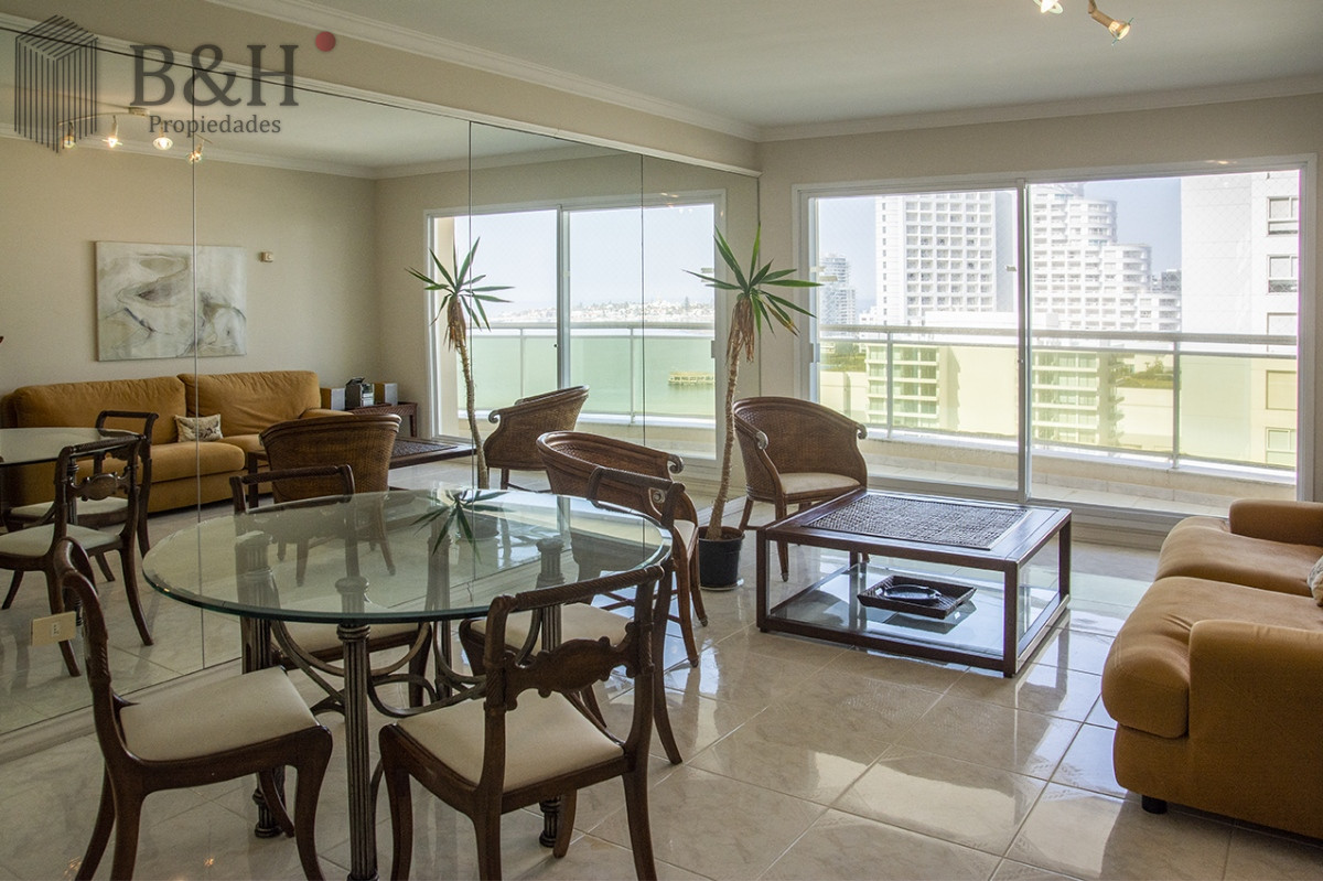 Apartamento ID.6079 - Departamento de 3 dormitorios en venta frente a Playa Mansa, Coral Tower