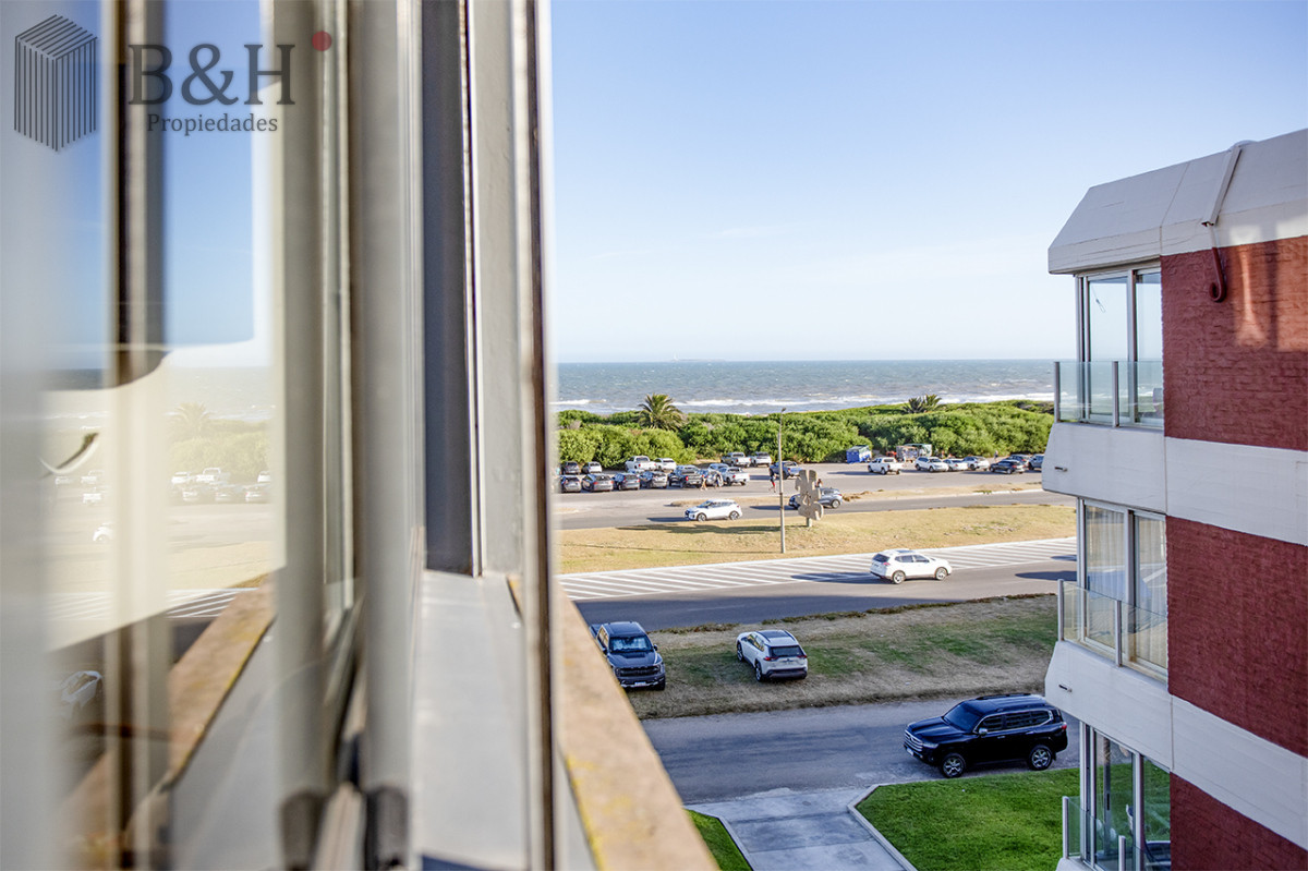 Apartamento ID.4280 - Apartamento Penthouse, frente al mar, playa brava, 3 dormitorios con hermosa vista