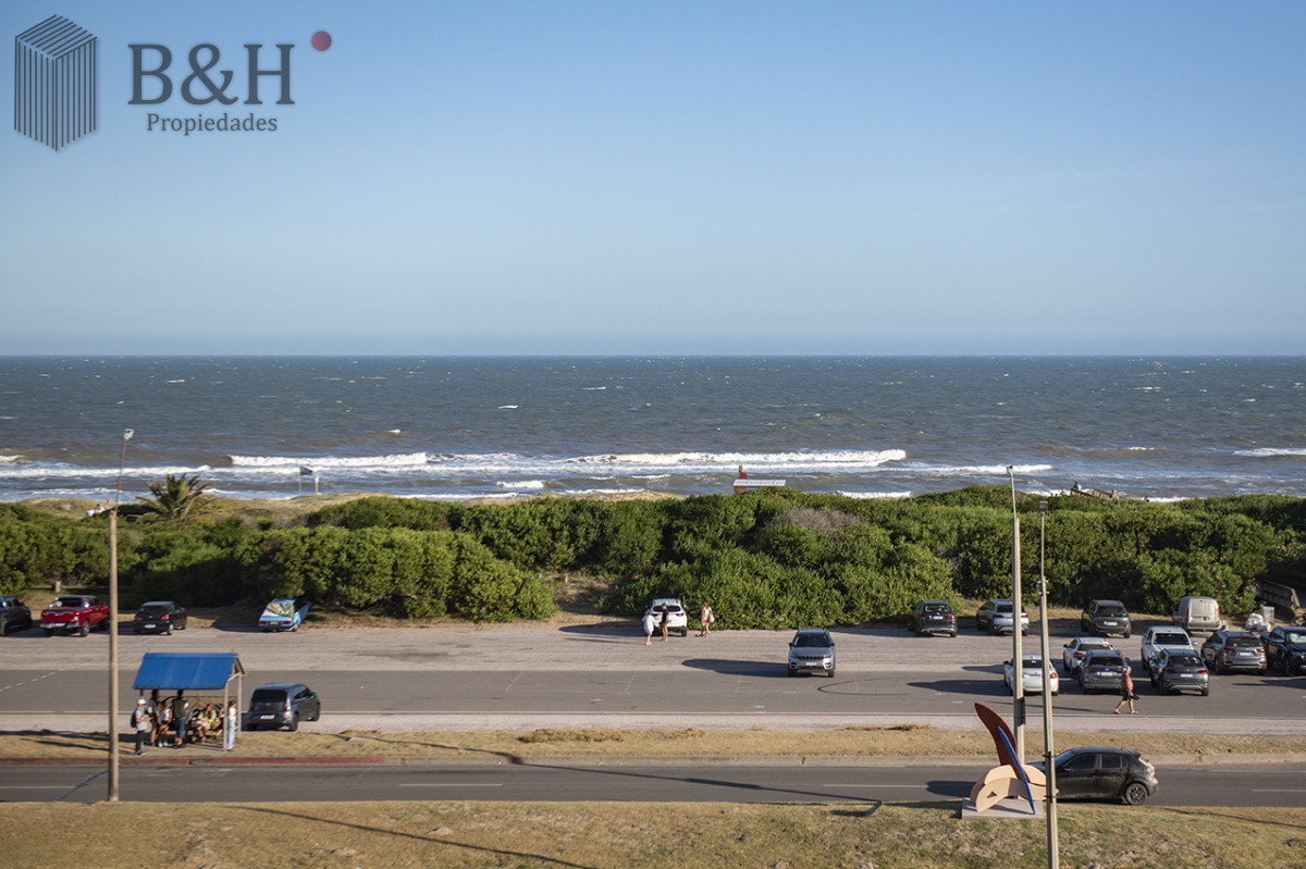 Apartamento ID.4280 - Apartamento Penthouse, frente al mar, playa brava, 3 dormitorios con hermosa vista