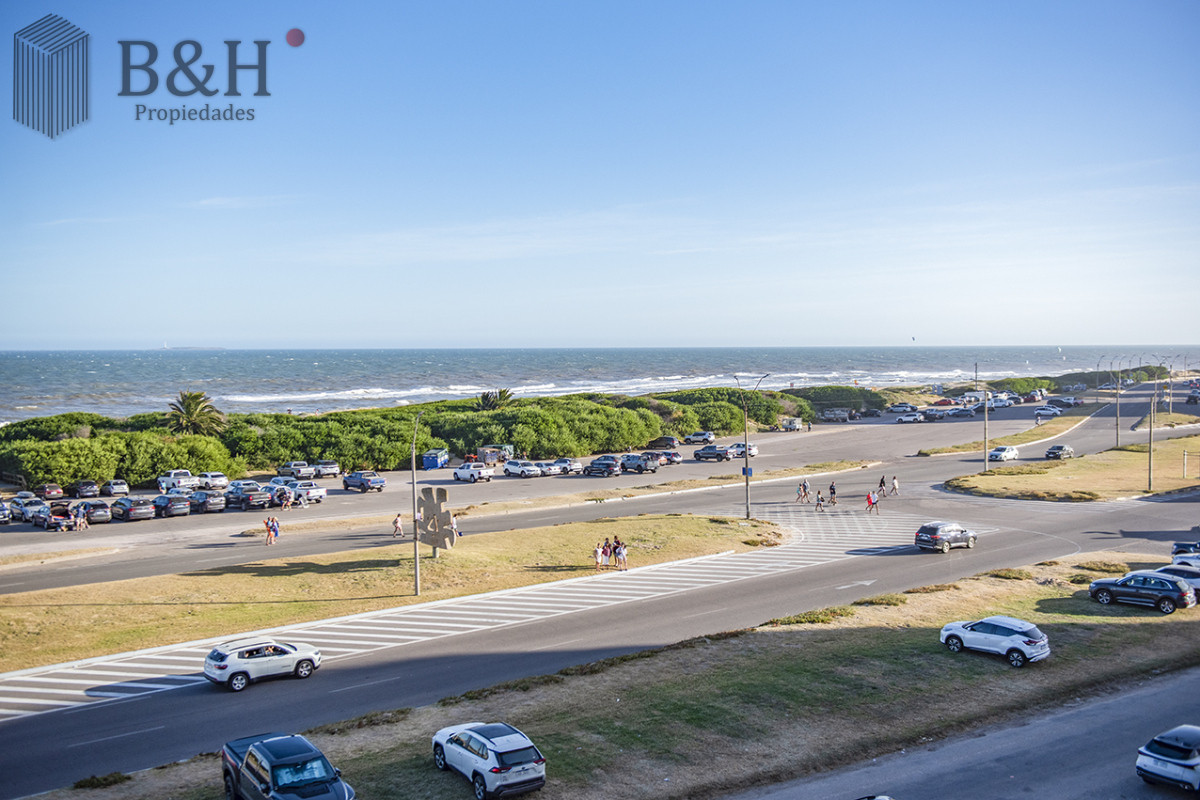 Apartamento ID.4280 - Apartamento Penthouse, frente al mar, playa brava, 3 dormitorios con hermosa vista