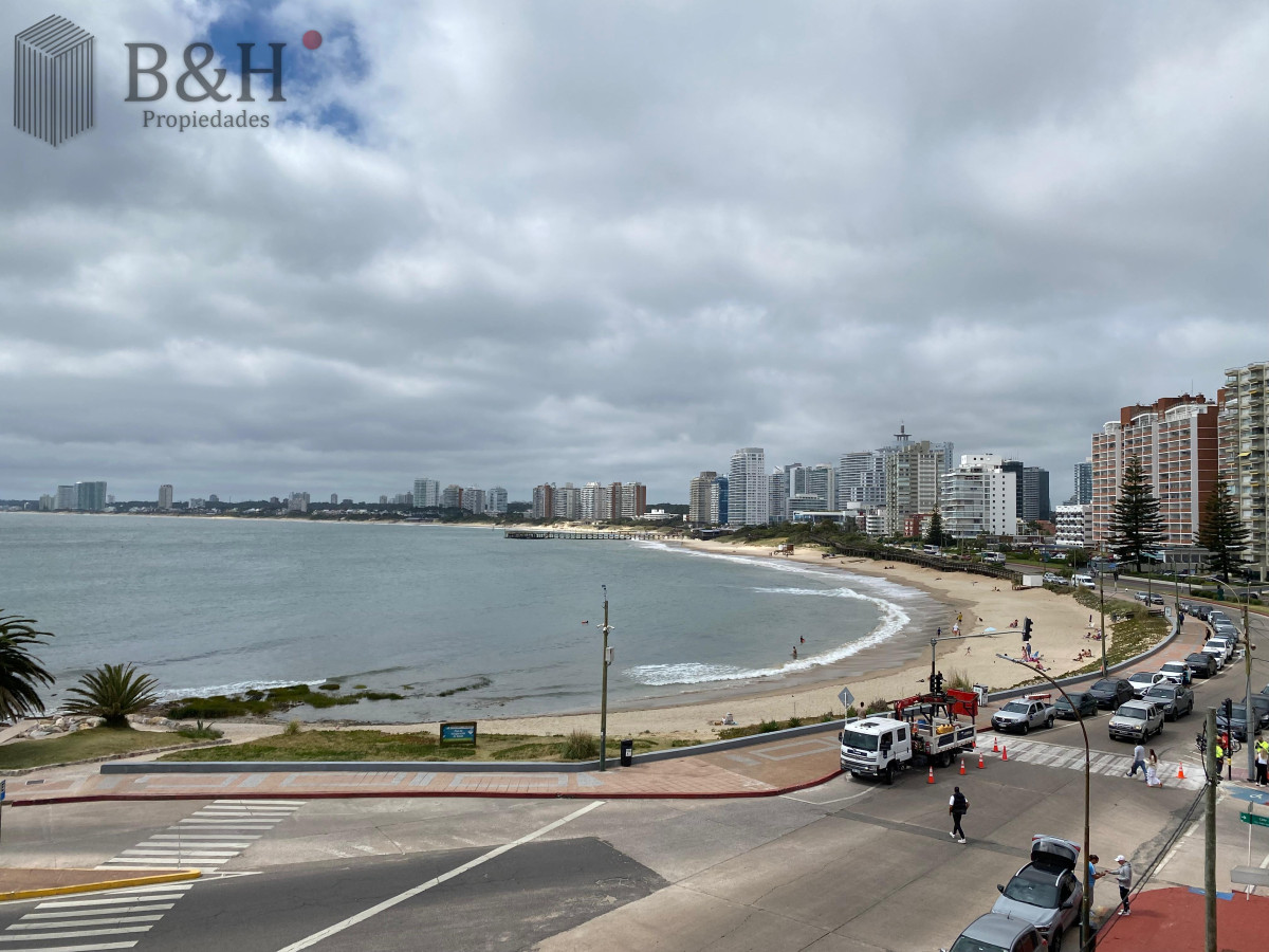 Apartamento ID.7267 - Vende apartamento con vista al mar de 3 dormitorios, Punta del Este