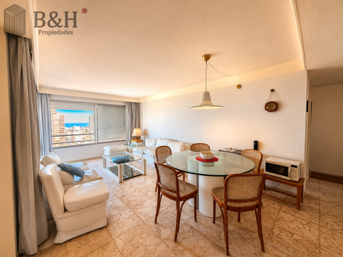 Apartamento ID.7842 - En venta en torre Libertador, apartamento de 3 dormitorios con vista agradable entorno 