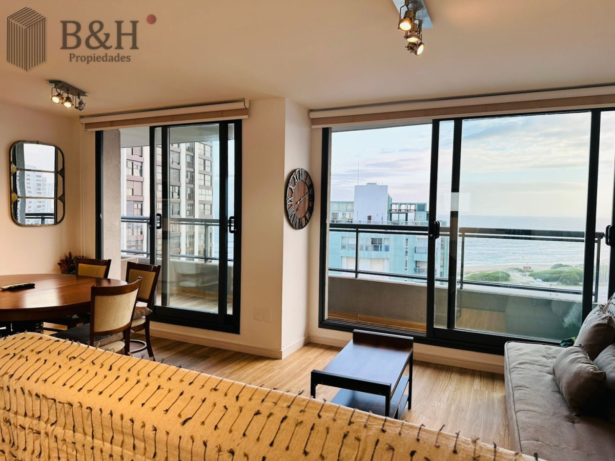 Apartamento ID.7981 - En venta apartamento de  2 dormitorios con hermosa vista parcial al mar en Brava, Punta del Este