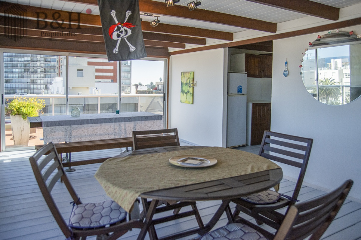 Apartamento ID.3147 - PORTO MARE , PUERTO , Penthouse duplex de 3 dormitorios en venta. Departamento con parrillero. 