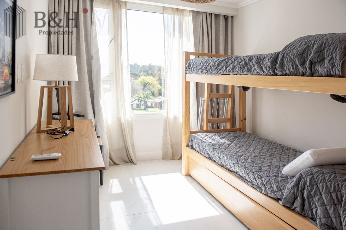 Apartamento ID.6057 - Vende departamento de 2 dormitorios en Playa Mansa, Punta del Este 