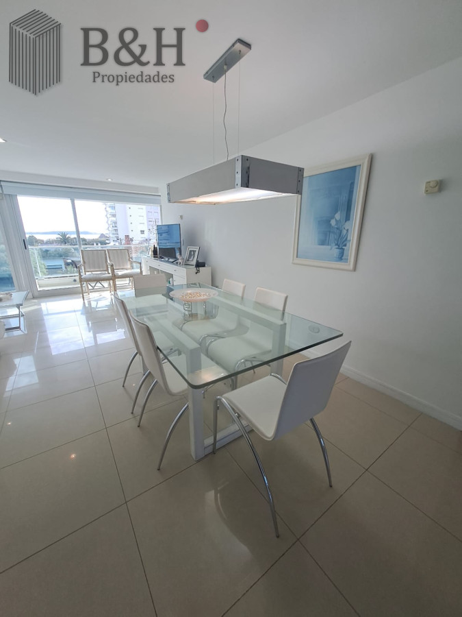 Apartamento ID.6527 - Apartamento en Playa Mansa a la venta 3 Dormitorios con vista