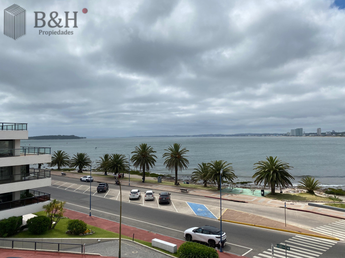 Apartamento ID.7267 - Vende apartamento con vista al mar de 3 dormitorios, Punta del Este