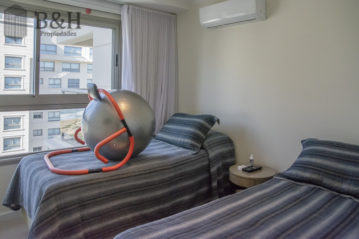Apartamento ID.5705 - Imperiale piso alto de 2 dormitorios en Punta del Este