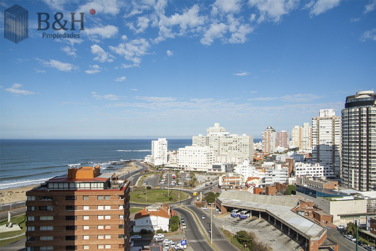 Apartamento ID.5705 - Imperiale piso alto de 2 dormitorios en Punta del Este