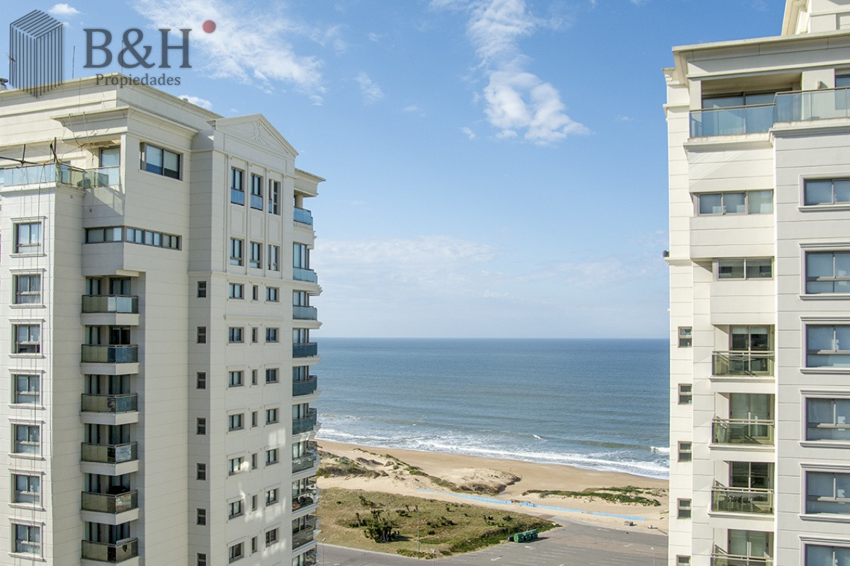 Apartamento ID.5705 - Imperiale piso alto de 2 dormitorios en Punta del Este