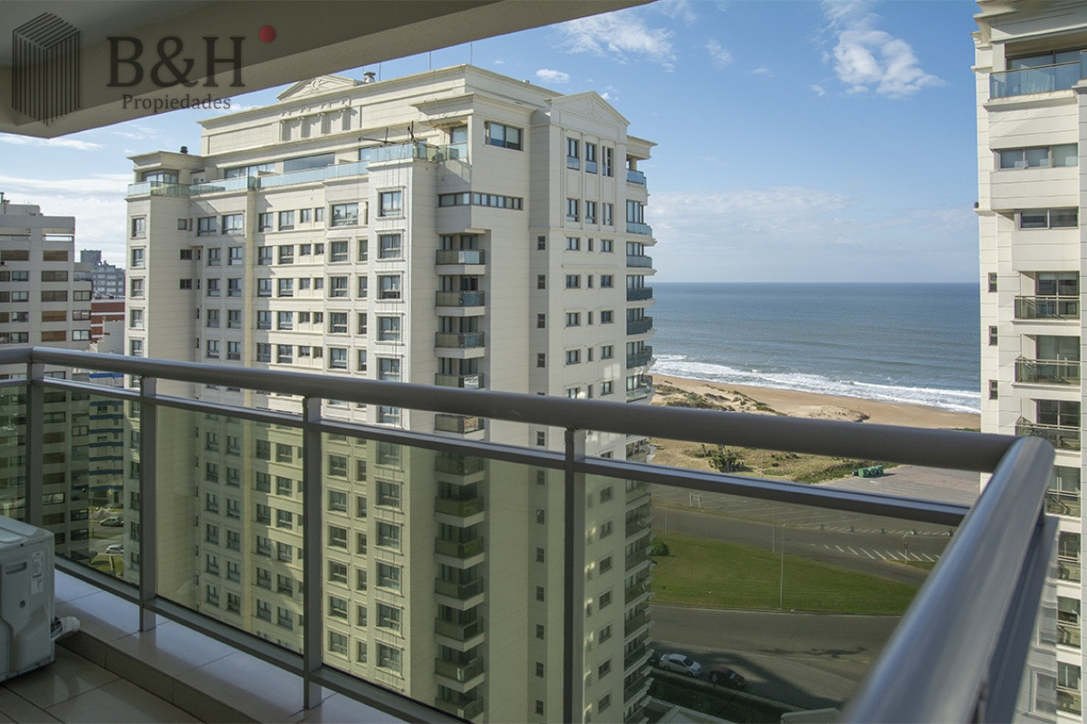 Apartamento ID.5705 - Imperiale piso alto de 2 dormitorios en Punta del Este