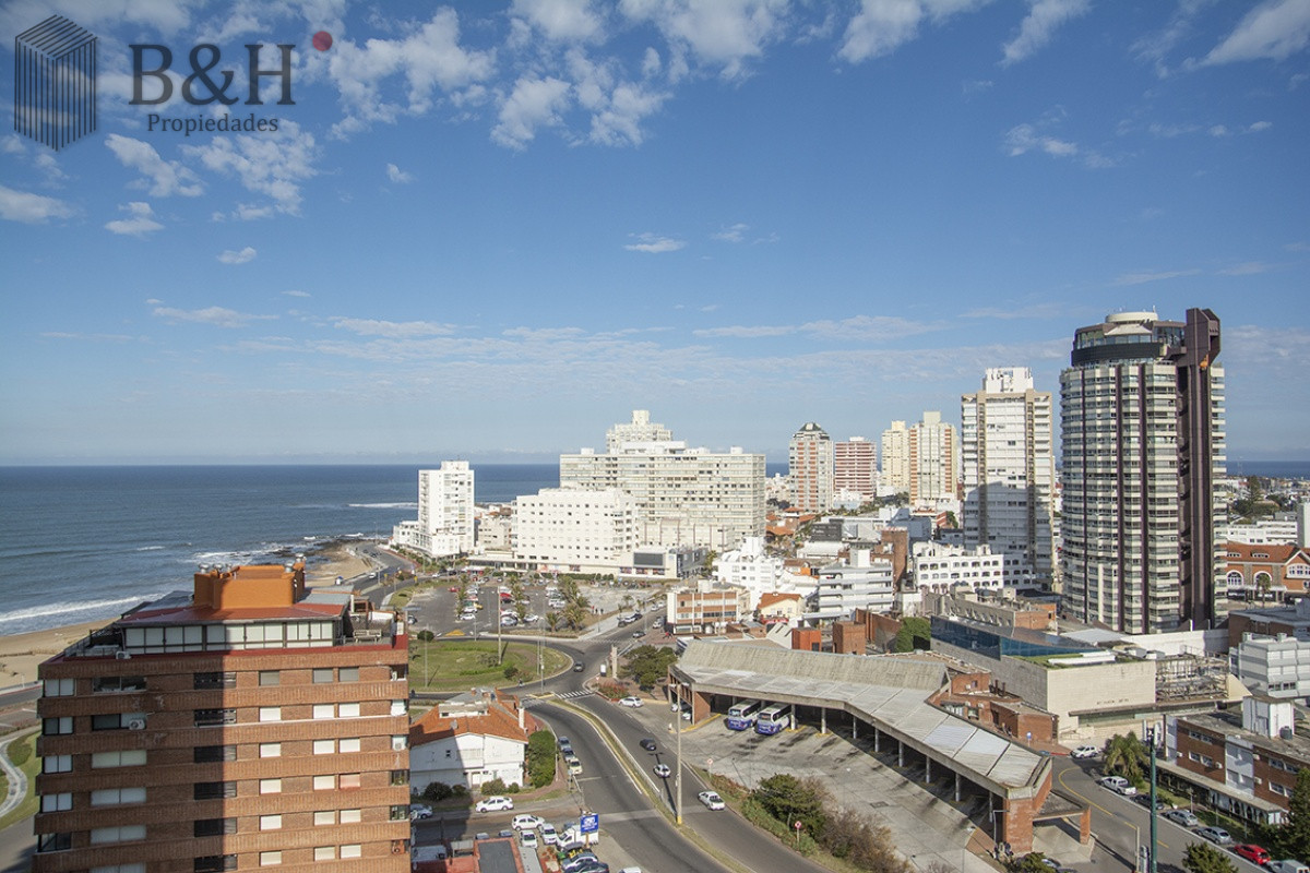 Apartamento ID.5705 - Imperiale piso alto de 2 dormitorios en Punta del Este
