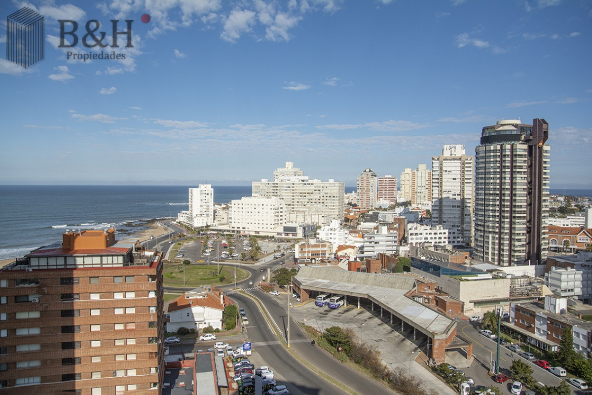 Apartamento ID.5705 - Imperiale piso alto de 2 dormitorios en Punta del Este