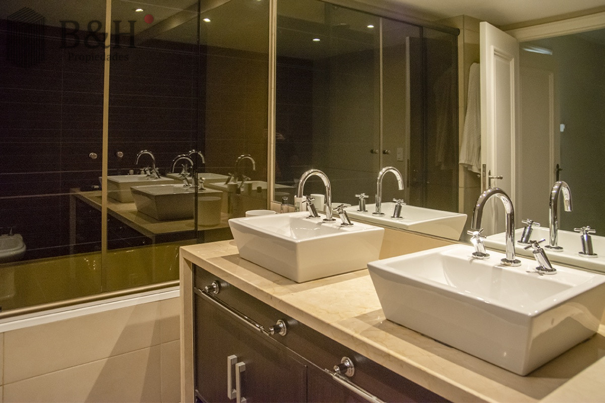 Apartamento ID.5705 - Imperiale piso alto de 2 dormitorios en Punta del Este