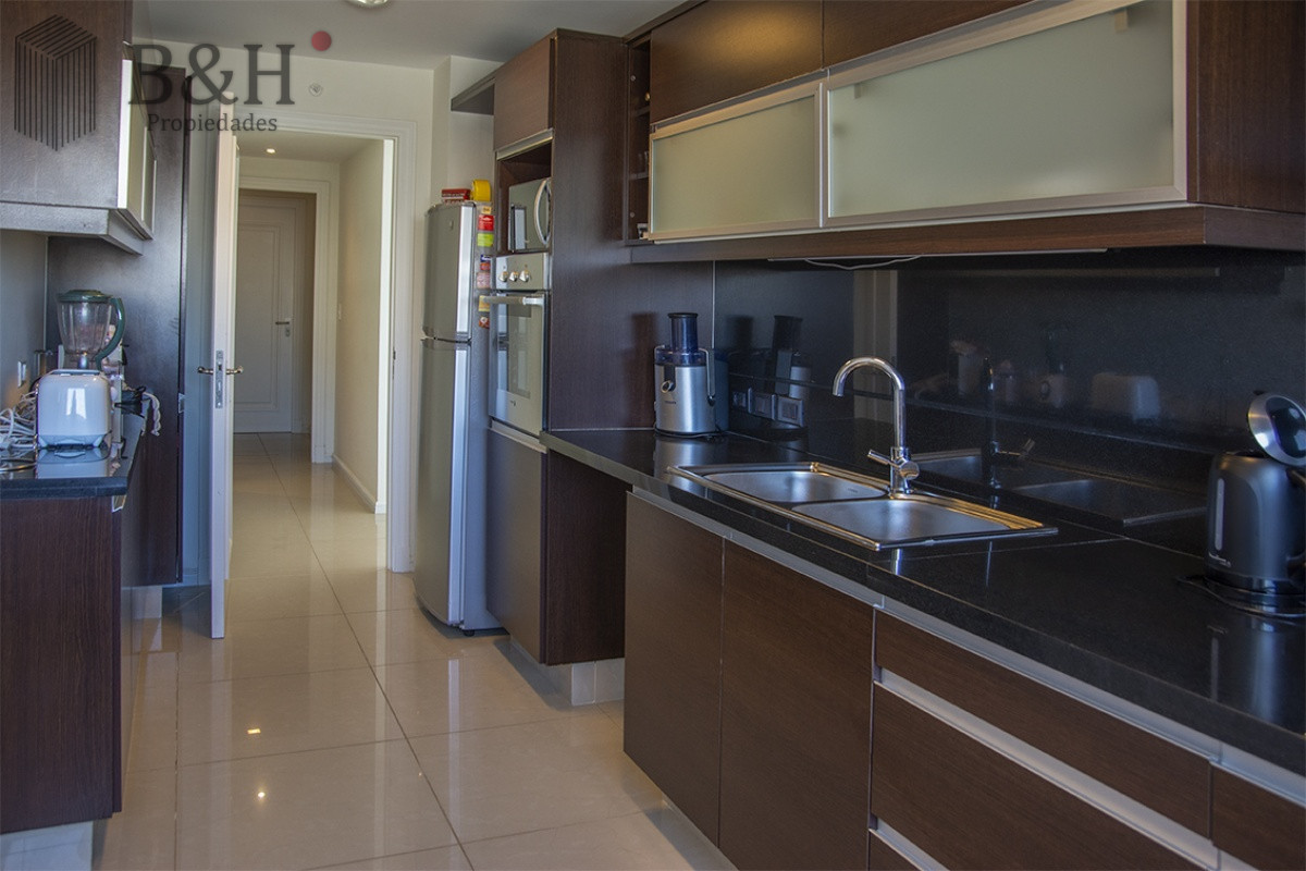 Apartamento ID.5705 - Imperiale piso alto de 2 dormitorios en Punta del Este