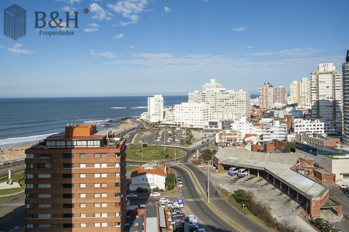 Apartamento ID.5705 - Imperiale piso alto de 2 dormitorios en Punta del Este