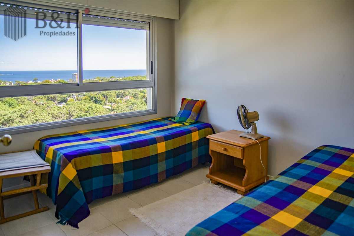 Apartamento ID.7835 - En venta apartamento de 3 dormitorios con muy buena vista a la bahía, Punta del Este.