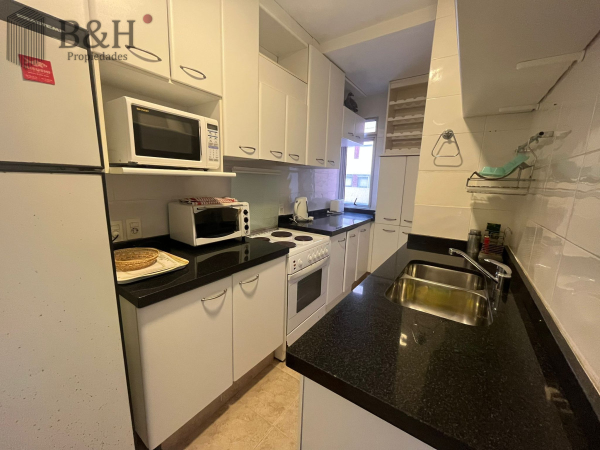 Apartamento ID.6524 - Apartamento de 2 dormitorio y medio en Primera lineal de Playa brava , Punta del este 