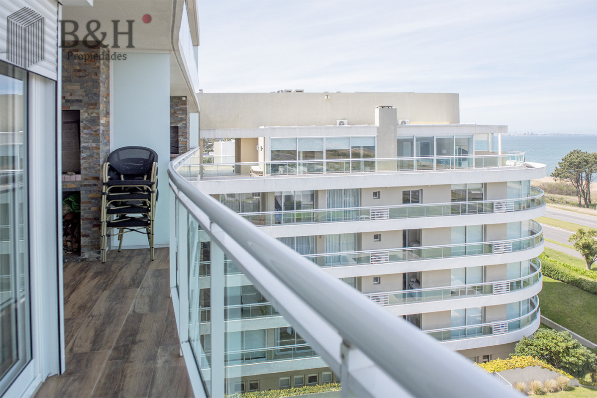 Apartamento ID.6057 - Vende departamento de 2 dormitorios en Playa Mansa, Punta del Este 