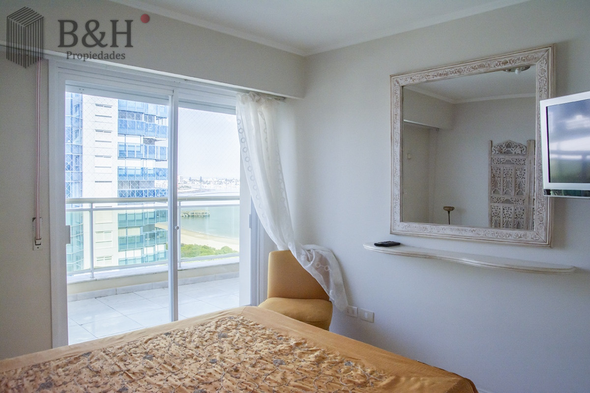 Apartamento ID.6079 - Departamento de 3 dormitorios en venta frente a Playa Mansa, Coral Tower