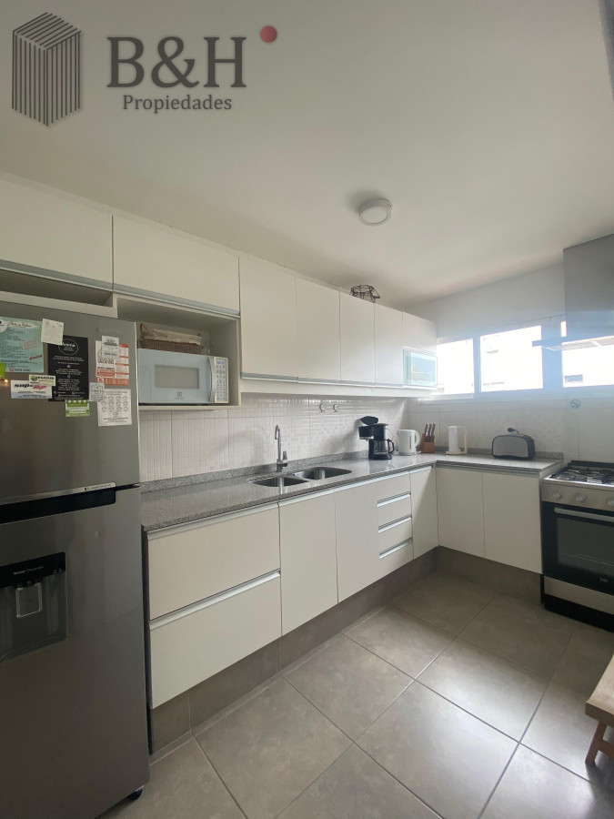 Apartamento ID.7267 - Vende apartamento con vista al mar de 3 dormitorios, Punta del Este